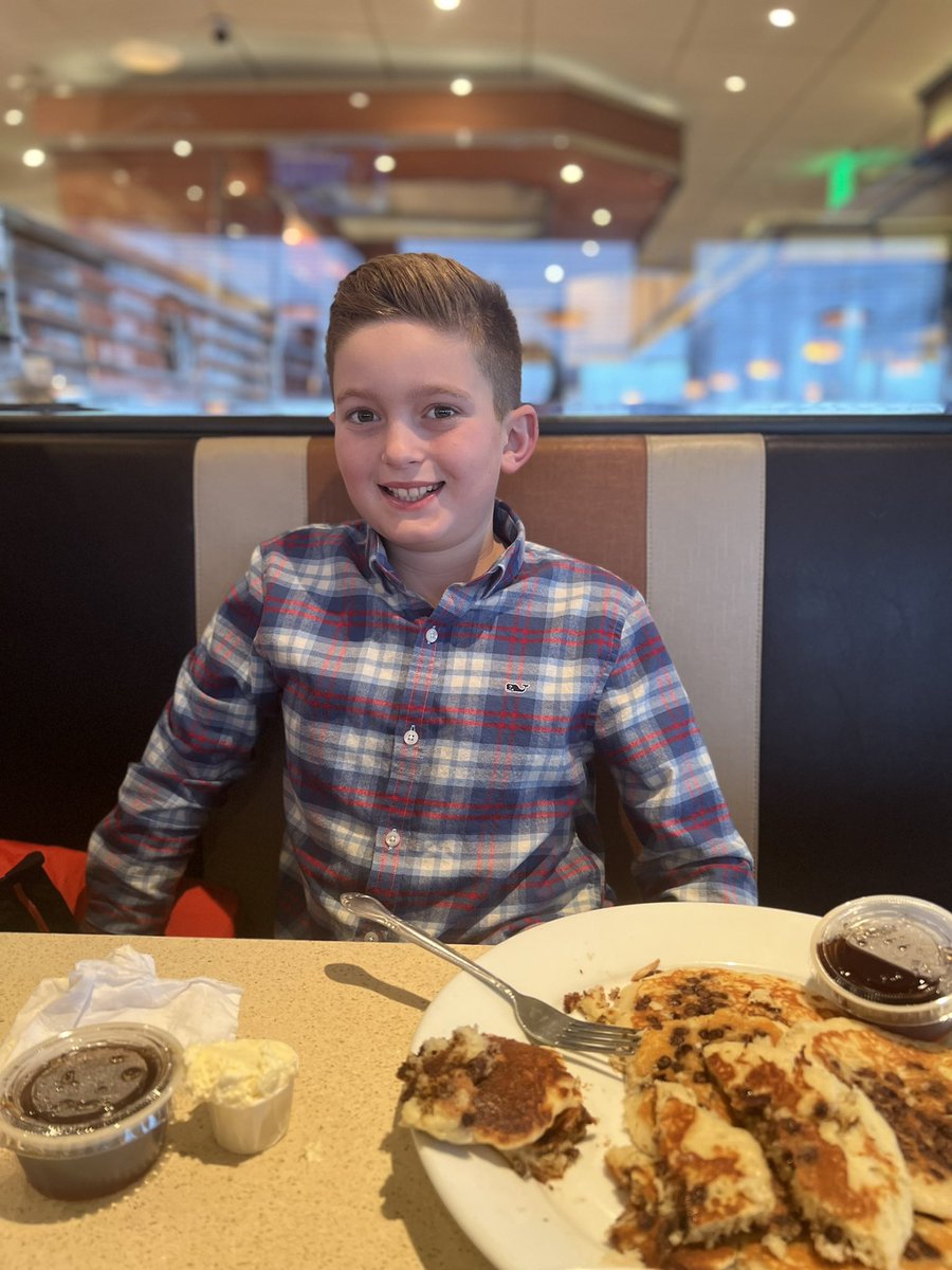 SJUCoachT's tweet image. Birthday Breakfast at his favorite diner! #Bman #11