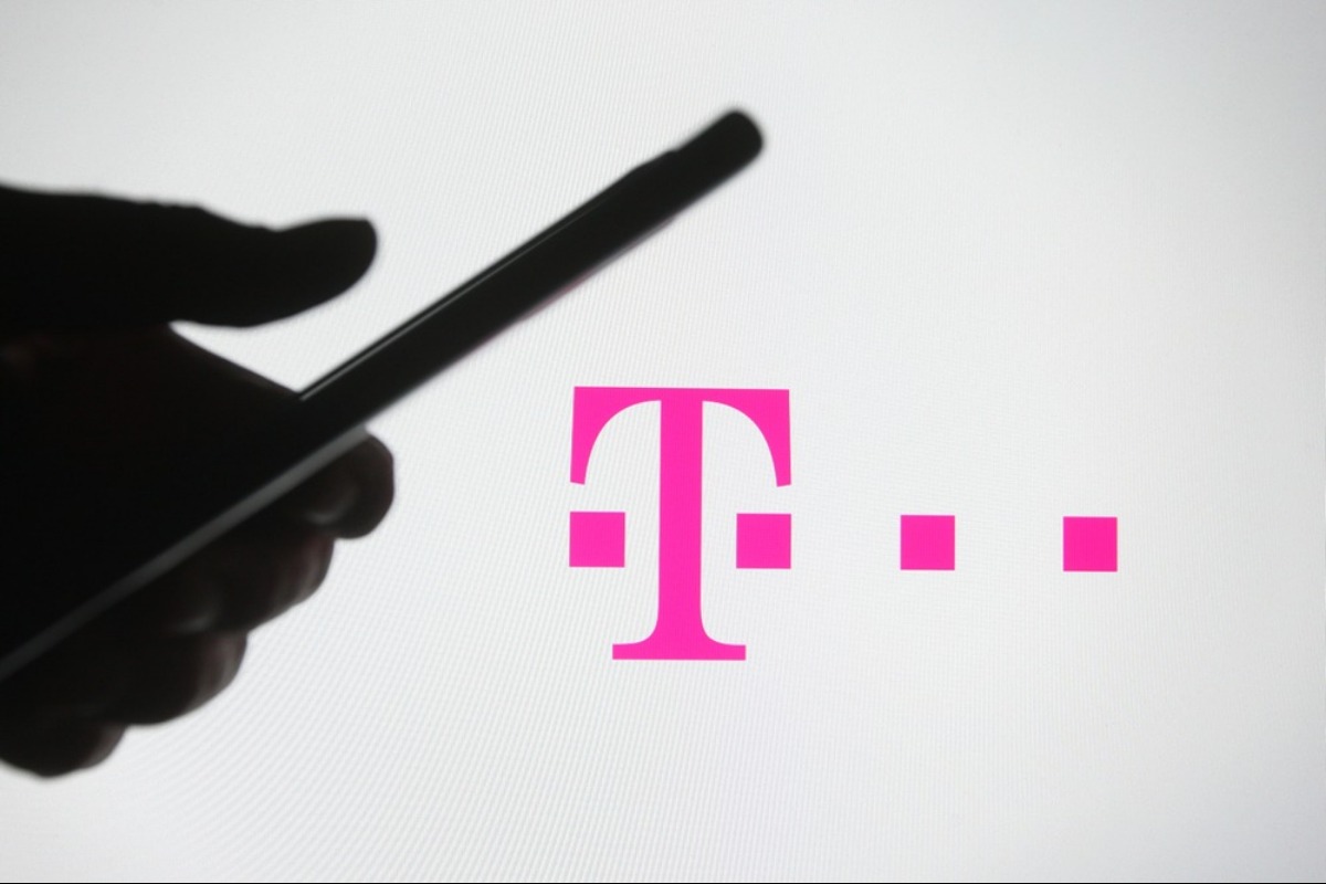 T-Mobile to ‘separate’ unvaccinated US staff from business. Read more on <a href="/RewardStrategy/">Reward Strategy</a> bit.ly/3oniz35 #vaccine #covid19news #vaccinemandate #US #rewardstrategy