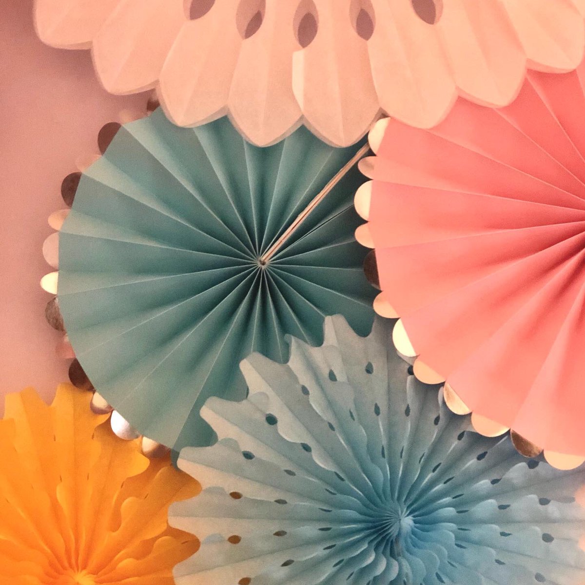 sarahwaller123's tweet photo. Lovely pastel propping this week 👌 working with @ruthjenkinsonphoto & @emilyjanecakes #propstylist #foodphotography #photography #cakes #props https://t.co/yVU54E9DQu