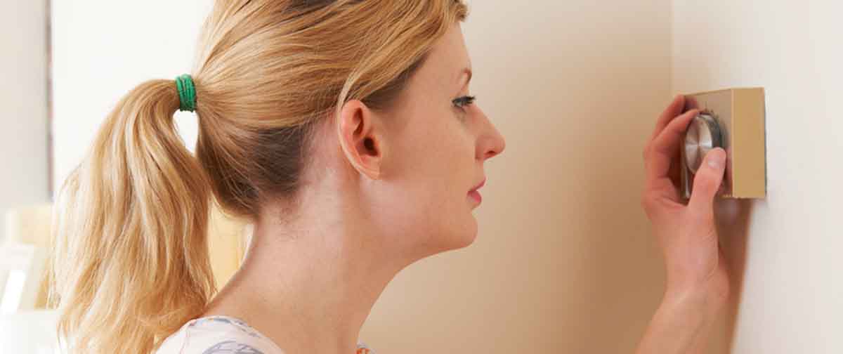 BoilerGuide's tweet image. With news of further energy price increases, we’ve been looking at ways you can save money on bills 📄💷

Read our 10 simple ways to lower your bills and start saving energy today! 🔥💡⚡️

&amp;gt;&amp;gt; boilerguide.co.uk/10-ways-save-m…

#costofliving #energycrisis #savemoney #energybills  #inflation