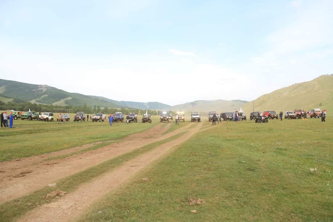 Анхны тэмцээн 2014 он, 2-р байр. Тэр үеийн стандартгүй, сантехникийн трубаг матаж краказ гагнаад уралдсан болж байсныг бодвол одоо ч хөгжөөд олон улстайгаа болчоод байна аа;) бацаан ч байж.👍👍👍
#NomtEngineering #TeamMongolia 
#gclass #gclass4x4 #mercedes