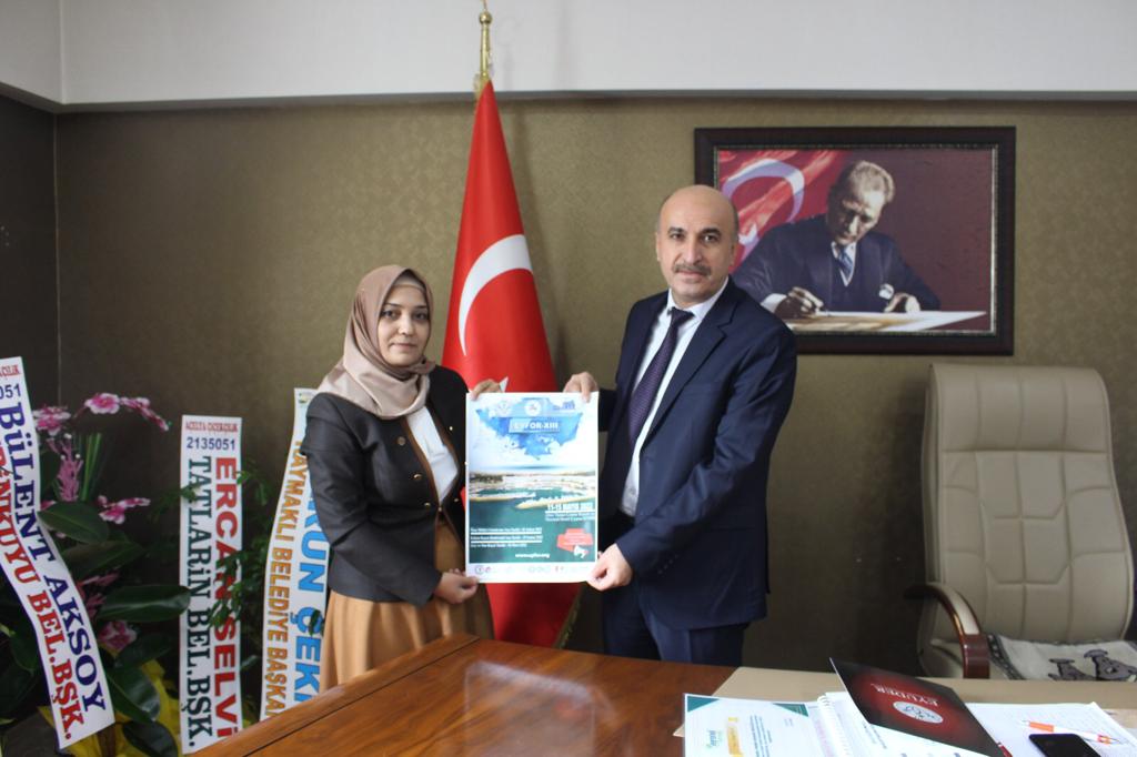 Eğitim Yöneticileri ve Uzmanları Derneği (EYUDER) Nevşehir İl Temsilciliği, İl Millî Eğitim Müdürümüz Sayın Memet POLAT'a hayırlı olsun ziyaretinde bulundu. Ziyaretleri için kendilerine teşekkür ederiz.

<a href="/tcmeb/">Millî Eğitim Bakanlığı</a> <a href="/yilmaznazif/">Nazif Yılmaz</a> <a href="/fehmirasimcelik/">Fehmi Rasim Çelik</a> <a href="/nevsehirvalilik/">T.C. Nevşehir Valiliği</a> <a href="/MemetPolat0247/">Memet Polat</a>