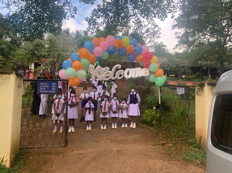 CYPLionsClub's tweet photo. කොළඹ තරුණ වෘත්තීයවේදීන්ගේ සිංහ සමාජය විසින් දෙවන වරටත් සංවිධානය කරනු ලබන “සිප්සවිය 2022”, සිසුන් උදෙසා පාසල් පොත් සහ උපකරණ ලබා දීමේ වැඩසටහනෙහි පළමු අදියර පසුගිය ජනවාරි මස 8 වන දින මාතලේ දිස්ත්‍රික්කයේ පිහිටි දුෂ්කර පාසලක් වන නීරංගමුව කනිෂ්ඨ විද්‍යාලයේ දී පැවැත්විය.
 
#CYPLions https://t.co/G1dzrvJeD8