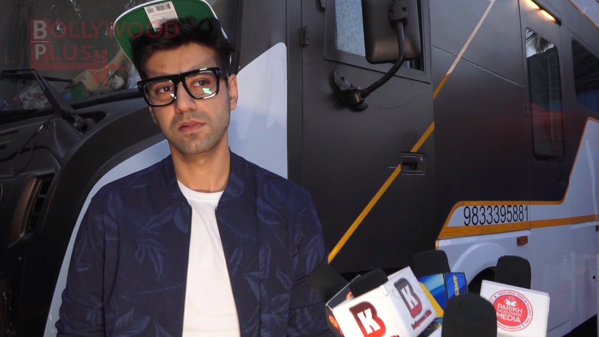 bollypluslive's tweet photo. Karanvir Sharma Spotted Shooting For His Upcoming Project || Bollywood Plus ||

#KaranvirSharma #spotted #shooting #upcoming #Project #BollywoodPlus #KAranvirsharma https://t.co/diWh4Ip9qR