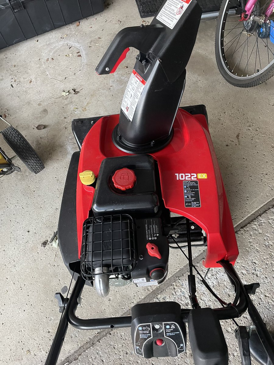 KenLPorter's tweet photo. @Menards Your customer service is horrible! I paid $500 for a new Briggs &amp; Stratton 1022 EX snowblower and it’s trash, won’t work. You refuse to refund me and told me it was my problem. I use to love this place but will never visit @Menards again. Wixom, MI https://t.co/fx3x90eavE