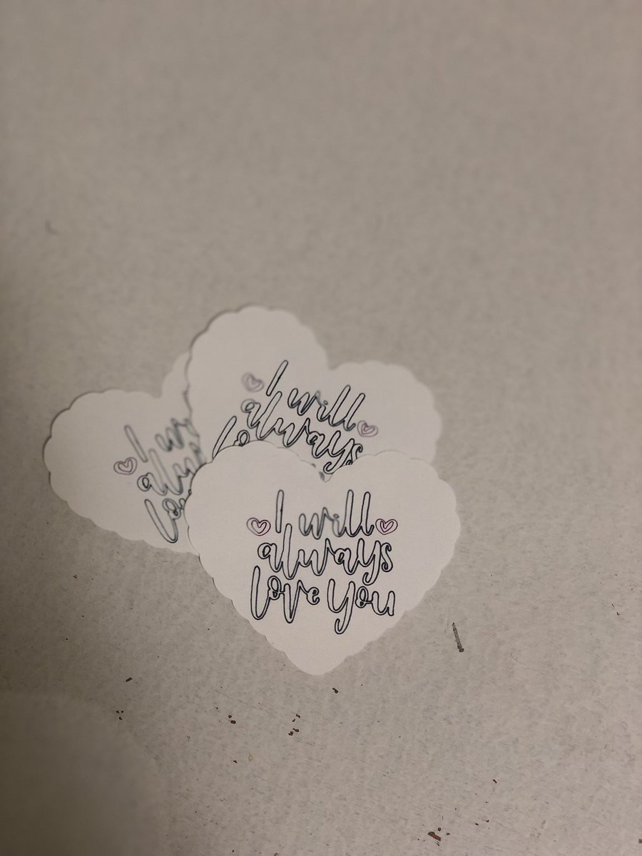 RCHarder1's tweet photo. Thought I would surprise my girls everyday and make some hearts for their doors. Leaving some positivity for them for the day! #leavenotes #theworldneedsmorepositivity #feelingspecial #feelingloved https://t.co/ad0UQuzrp7