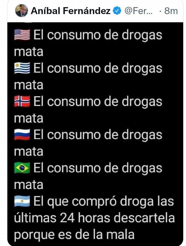 Aníbal Fernández se burló con un meme de Berni
La insólita escena se registró luego de que el ministro bonaerense aconsejara a potenciales consumidores de tirar la droga si la compraron en las últimas 24 horas.

Es el ministro d seguridad, saca conclusiones...

Renuncia ya !