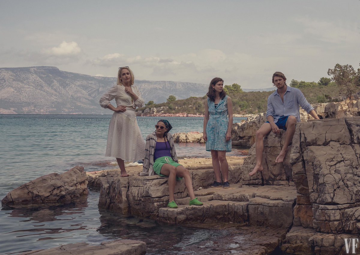 FilmUpdates's tweet image. First look at ‘Conversations With Friends’ starring Alison Oliver, Sasha Lane, Jemima Kirke, and Joe Alwyn.