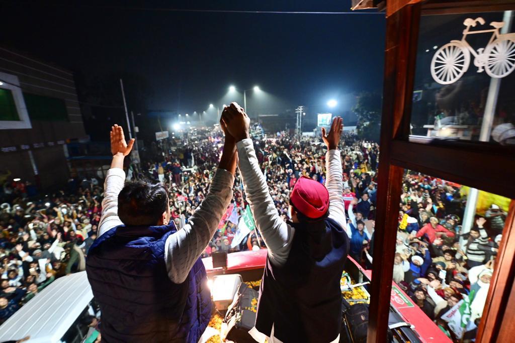 SocialistUmar's tweet photo. जनता का ऐतिहासिक समर्थन दे रहा संदेश, यूपी में परिवर्तन लेकर आ रहे हैं अखिलेश।

सपा~आरएलडी साथ, 
10 मार्च भाजपा साफ!

#बाइस_में_बाइसकिल | #अखिलेश_आ_रहे_हैं @yadavakhilesh | #Akhilesh_Yadav @jayantrld | @MediaCellSP https://t.co/sWp9lFEfRE