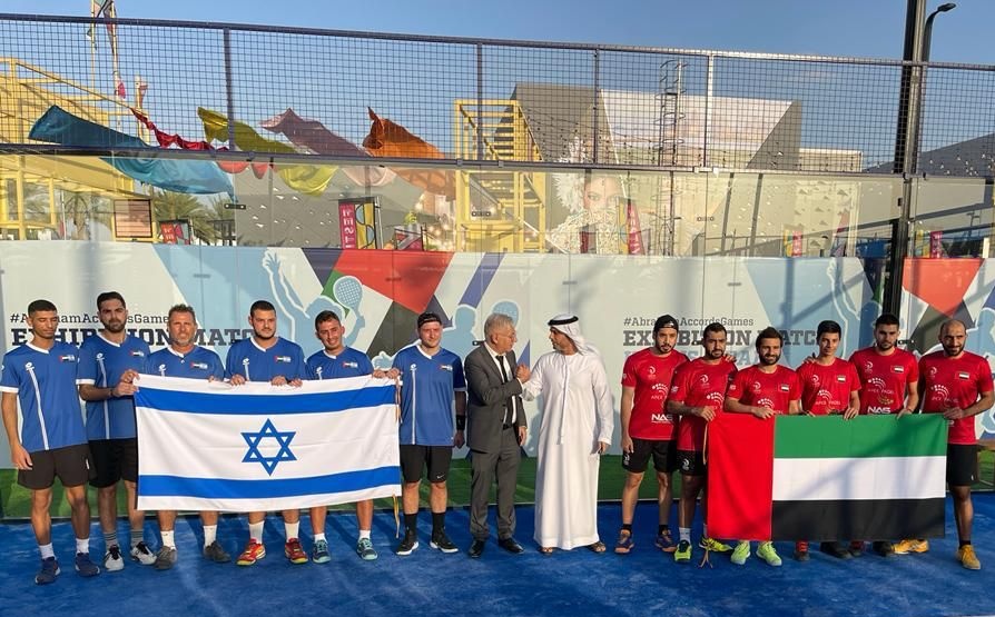 مباراة استعراضية رائعة في بادل التنس بين منتخبي الإمارات و إسرائيل.
شكرا للسفير @HayekAmir والحشد…