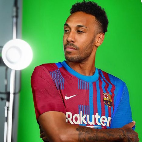 SurpriseShirts's tweet image. If Pierre-Emerick Aubameyang is IN THE SQUAD today for Barcelona against Atletico Madrid, we'll giveaway a surpriseshirts.co.uk Mystery Box! 🇬🇦⚡️

👇 How to enter
♻️ Retweet
✅ Follow us 

That's it! Good luck 🍀