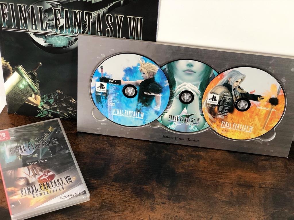 ¡Final Fantasy Fans, yo os reclamo!💫

¿Qué os parece esta maravilla de Edición de Final Fantasy VII? Es un frame con el juego FF VII Internacional.

Para mi de mis juegos favoritos de la saga, soy una gamer loca por los RPG's y en concreto toda la magian que hace <a href="/SquareEnix/">Square Enix</a> 💜