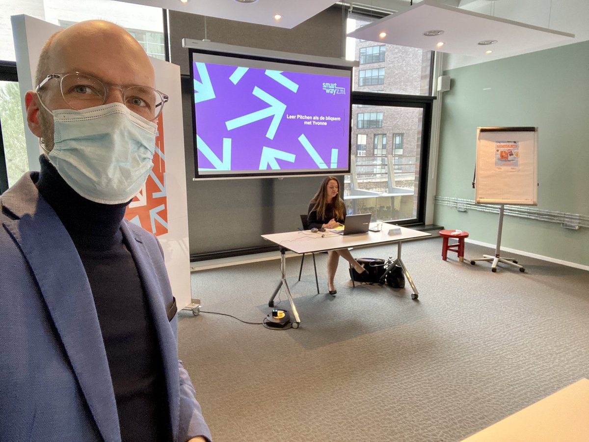 ralffleuren's tweet photo. Pitchen als de bliqsem tijdens @SmartwayZNL live event bij @Igluu #swle https://t.co/8EdtbaIaC7