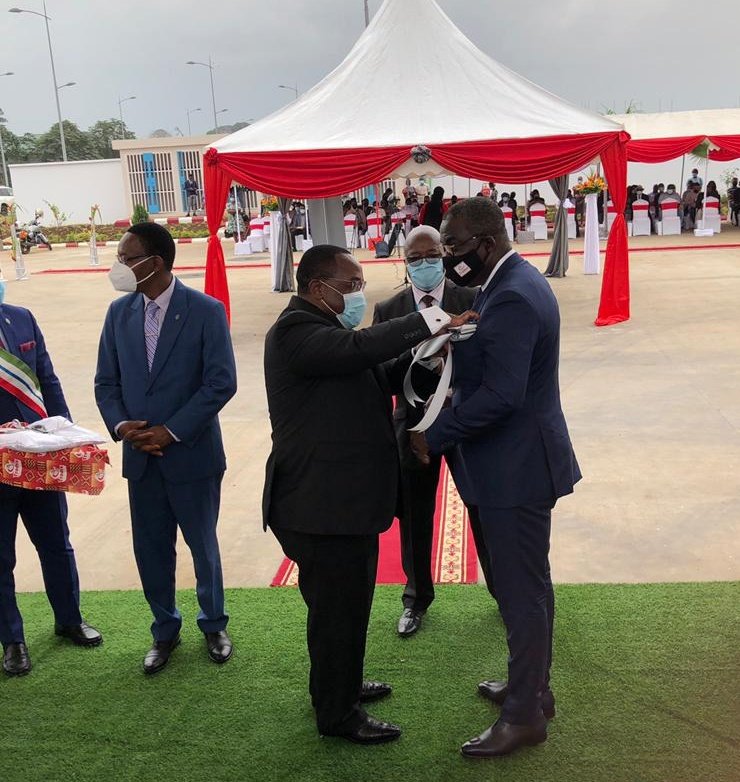 Se inaugura en Malabo,la segunda gasolinera de Tradex Guinea Ecuatorial S.A.
La estación está ubicada en Sampaka en una superficie de 2500 m2, con una capacidad de almacenamiento de 100.000 litros de combustible. acto presidido por el Vice-Ministro de Minas e Hidrocarburos.