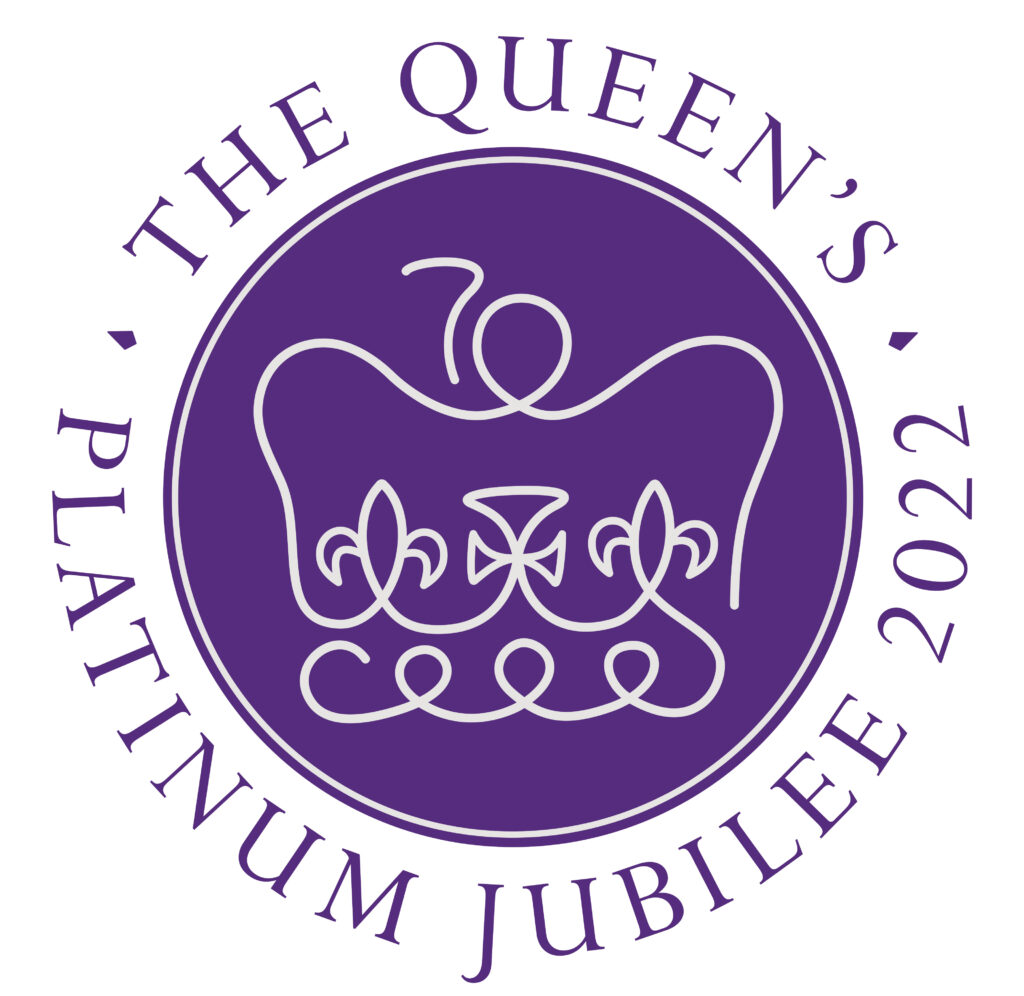 The Queen's #PlatinumJubilee emblem features a continuous platinum line forming a stylised St. Edward's Crown, coming together at the top to form a '70'. The font used is Perpetua, a nod to The Queen's long reign.