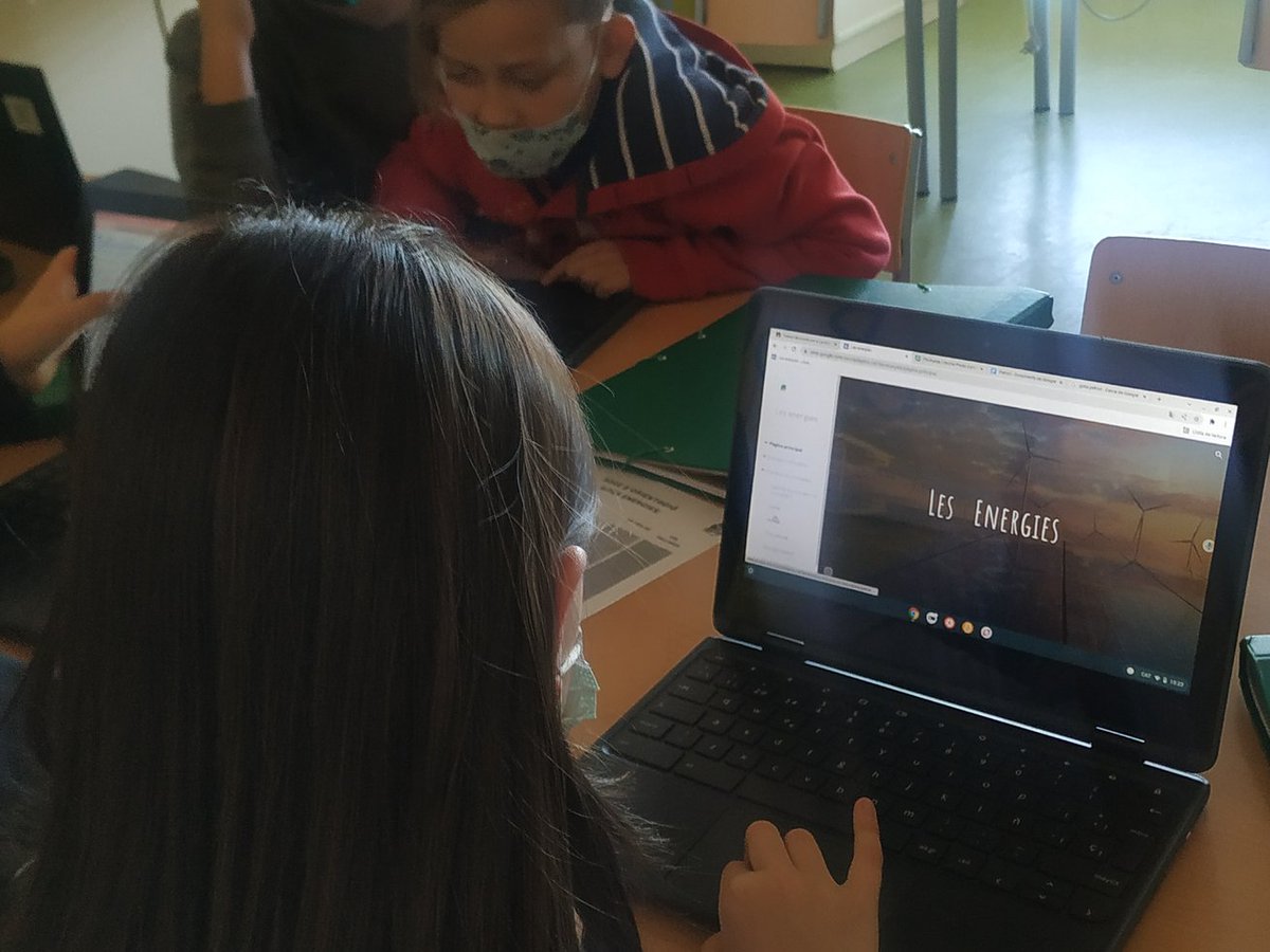 EscolaElsPins's tweet photo. #4tPRI treballa el projecte de Les Energies. 
Cercar Informació
#TreballCooperatiu documents compartits 
Editar imatges amb #photoshop
Crear un #GoogleSites conjunt per mostrar que un altre món és necessari #ODS #ODS7 #ODS13 https://t.co/3SgsVKmTaE