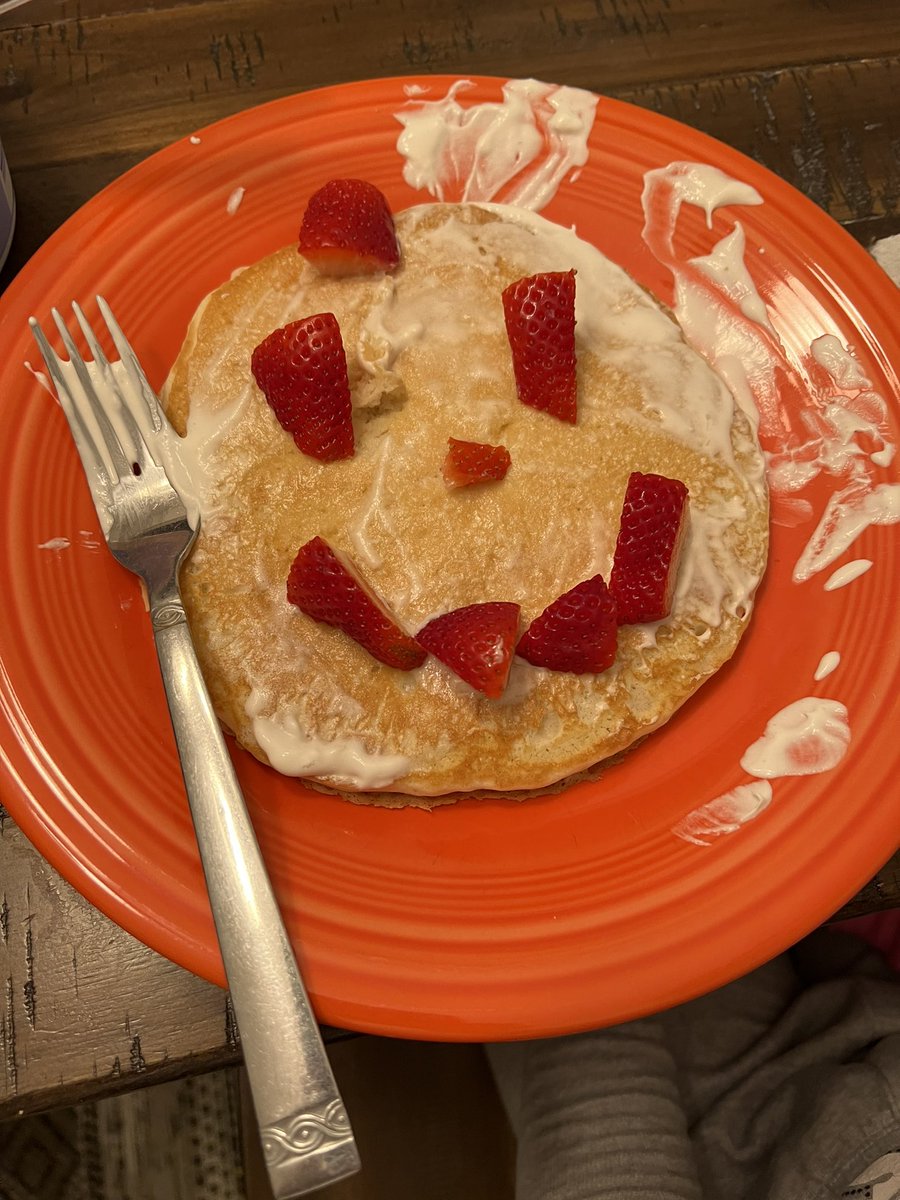 billymcmacken's tweet photo. No Kendall I don’t have time to make pancakes this morning… *20 minutes later #princessprobs #bosslady https://t.co/zVLJvf188P