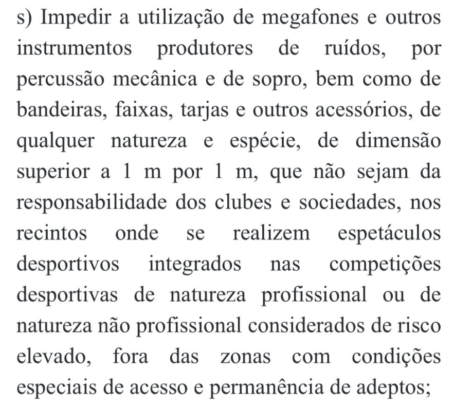 Presinacasa's tweet photo. Não estava nos teus papeis que existe uma lei que proíbe tarjas fora das zonas com condições especiais de acesso e permanência de adeptos. Sobre a arbitragem nem uma palavra como sempre. https://t.co/bbocDCZ9kT