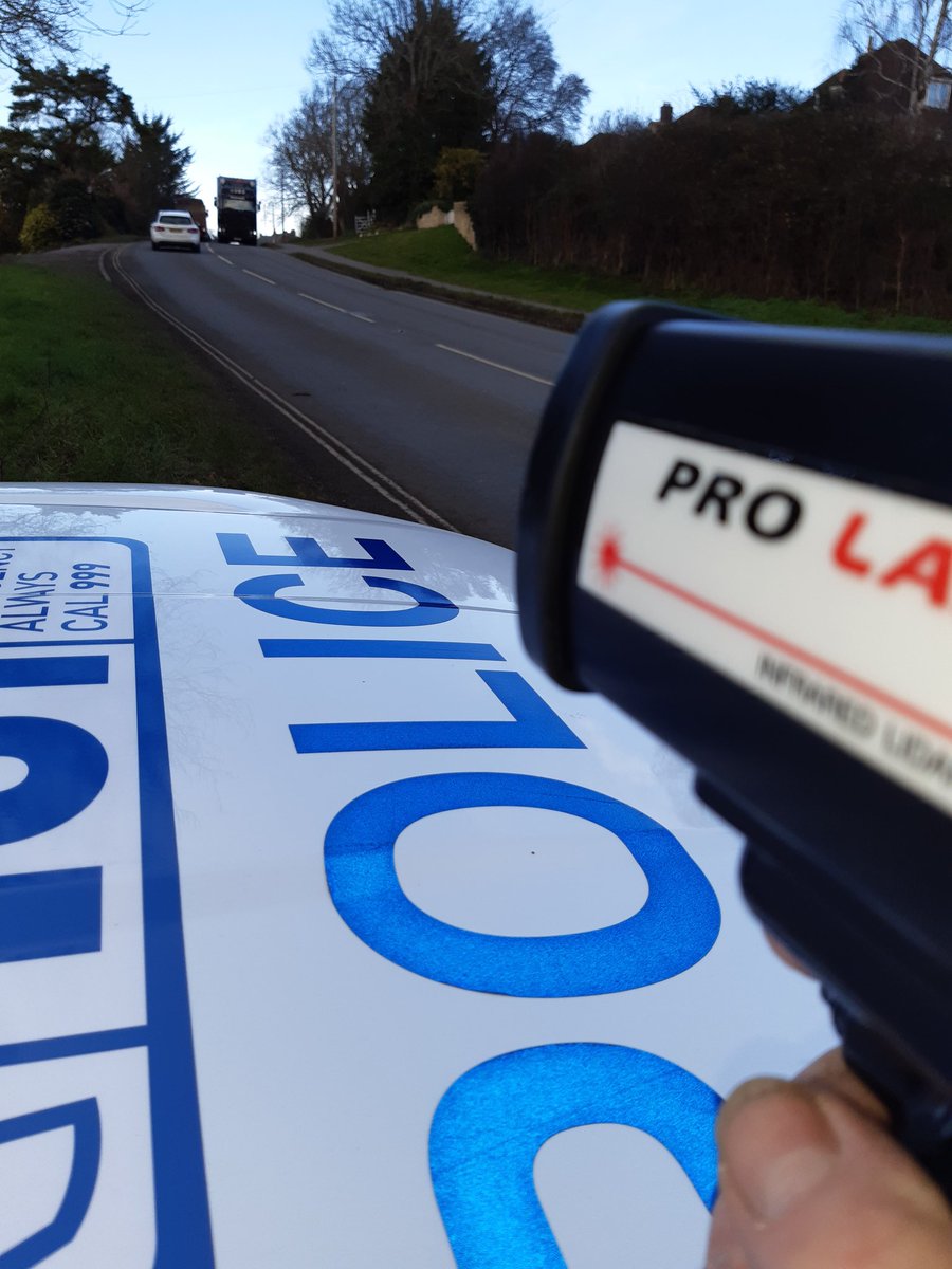 Evesham SaferNeighbourhoodTeam doing speed enforcement in Broadway today. #Saferroads #communitypolicing @EveshamCops