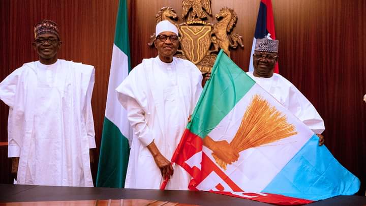 HassanPeppe's tweet photo. PRESIDENT BUHARI RECEIVES PDP SENATE DEPUTY MINORITY LEADER, SEN BWACHA INTO APC. FEB 3RD 2022

2A&amp;B. L-R; APC Caretaker Chairman and Governor of Yobe State, Mai Mala Buni, President Muhammadu Buhari, Senate Deputy Minority Leader, Senator Emmanuel Bwacha and Chief of Staff, https://t.co/7Lk5grtMoP