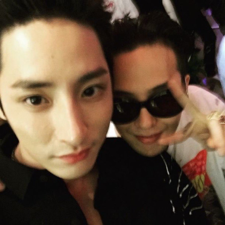 goodboy88818's tweet photo. 권지용 이수혁 친한거… 엉엉ㅠ https://t.co/7MWy1Fy71d