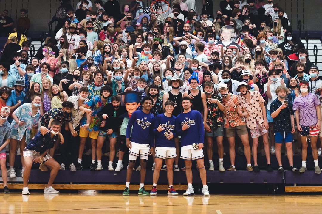 LizPrue's tweet image. Very special group of seniors here with personalities larger than life! 💜💛 It's been a great year!
@jkearney112 @BenGruden @jakepfieldss 
@HSHSMBB