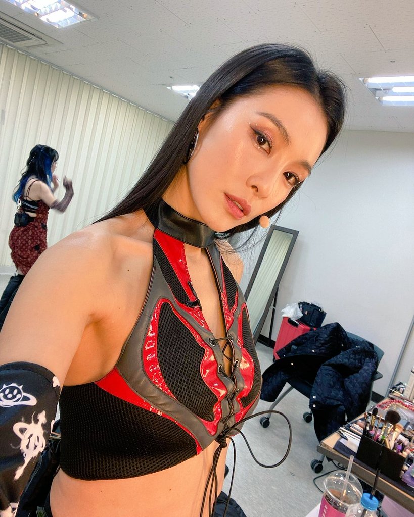 mamadol λ§λ§λ on X: Mama The Idol member latest Instagram update thread so make sure to take a look π€© ππ€ππβ€π Sunye update photo with Sunmi and turns out one of their