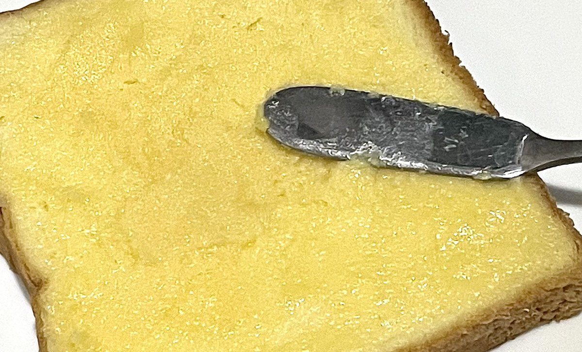 hbker07's tweet image. ทุกคน ขอนำเสนอสิ่งนี้ “เนยทาขนมปัง una” ขอให้เปนสิ่งที่อร่อยที่สุดในเดือนนี้ คือแบบ 😭 จากที่ตั้งใจซื้อเพราะแพคเกจสวย แต่พอกินแล้วคือโคตรรรรอร่อย มันหอม มันหวานละมุนในปาก มันกินเปล่าๆก็อร่อยลงตัวเลย ไม่ต้องมีอะไรเพิ่ม คือดีต่อใจมากๆ ฮือ ชอบมาก