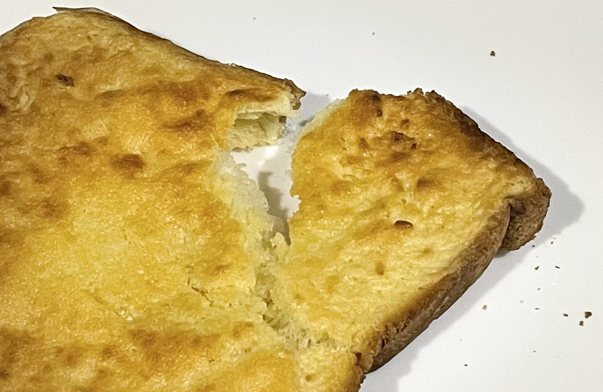 hbker07's tweet image. ทุกคน ขอนำเสนอสิ่งนี้ “เนยทาขนมปัง una” ขอให้เปนสิ่งที่อร่อยที่สุดในเดือนนี้ คือแบบ 😭 จากที่ตั้งใจซื้อเพราะแพคเกจสวย แต่พอกินแล้วคือโคตรรรรอร่อย มันหอม มันหวานละมุนในปาก มันกินเปล่าๆก็อร่อยลงตัวเลย ไม่ต้องมีอะไรเพิ่ม คือดีต่อใจมากๆ ฮือ ชอบมาก