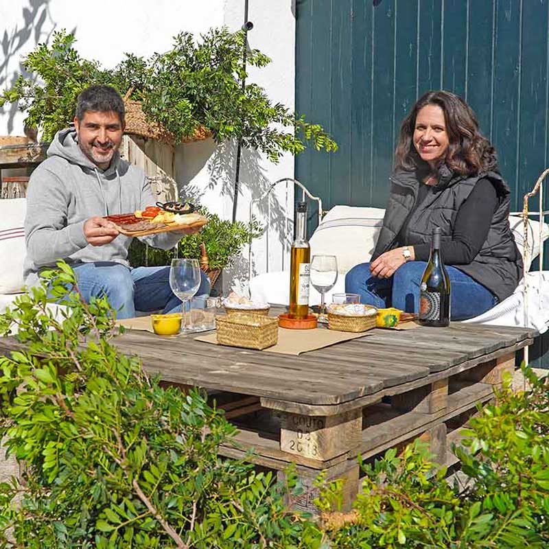 Els xecs regal de <a href="/fincacanestella/">Bodegues Can Estella</a> en quatre passes:

🎁1) Reps el regal
🍾2) Obres l'ampolla i descobreixes l'experiència
😎3) Gaudeixes d'un brunch al pati del celler
💚4) Fas moltes fotos perquè estàs feliç! 

Has de fer un regal especial? 💘

enoturista.cat/destinacions/6…