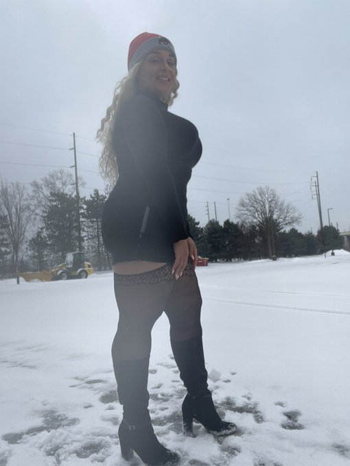 I am available now in Columbus, Ohio, United States! To get in touch, visit me on @trystlink https://t