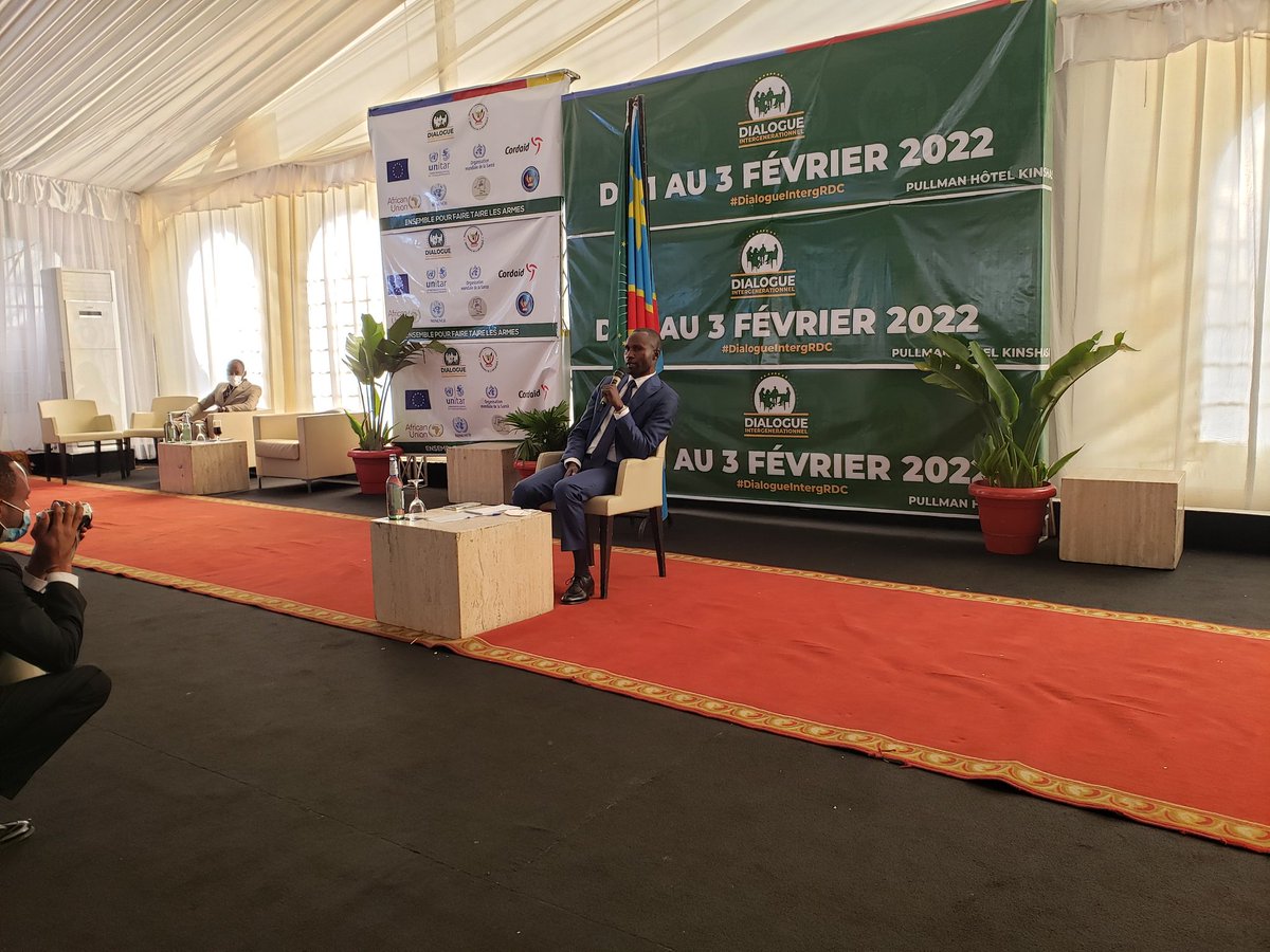 GraceShako1's tweet photo. 2ème partie du 3ème jour au #DialogueIntergRDC. Échanges sur la politique étrangère de la RDC entre la jeunesse congolaise et le vice ministre des affaires étrangères  @SamyAdubango. https://t.co/lC90AZbf5y