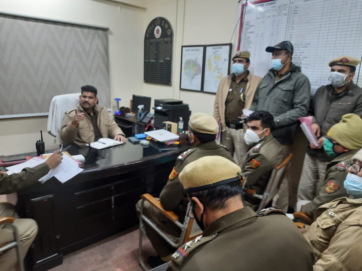 ACP_Nirav's tweet photo. As a part of daily routine briefing of staff PS Gazipur has been done. 

Discussed various crime related issues and their grievances.

@Dependra_Pathak @JointCP_ER @DCPEastDelhi @DelhiPolice https://t.co/m3qQMEQhsa