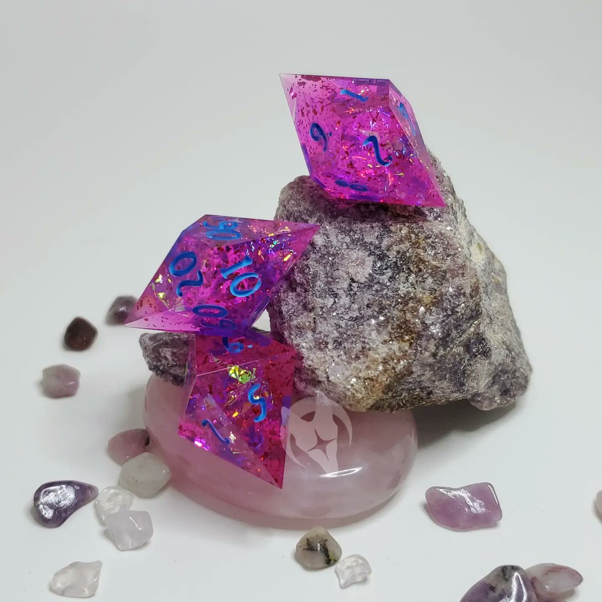 Flyingfoxdice's tweet photo. You Make My Heart Go Doki Doki!
A fun and vibrant set of dice that will be part of this months dice drop. And that D20 is a liquid core 👀
#HandmadeDice #FlyingFoxDice #Valentines #DokiDoki https://t.co/yfpZqvUnB7