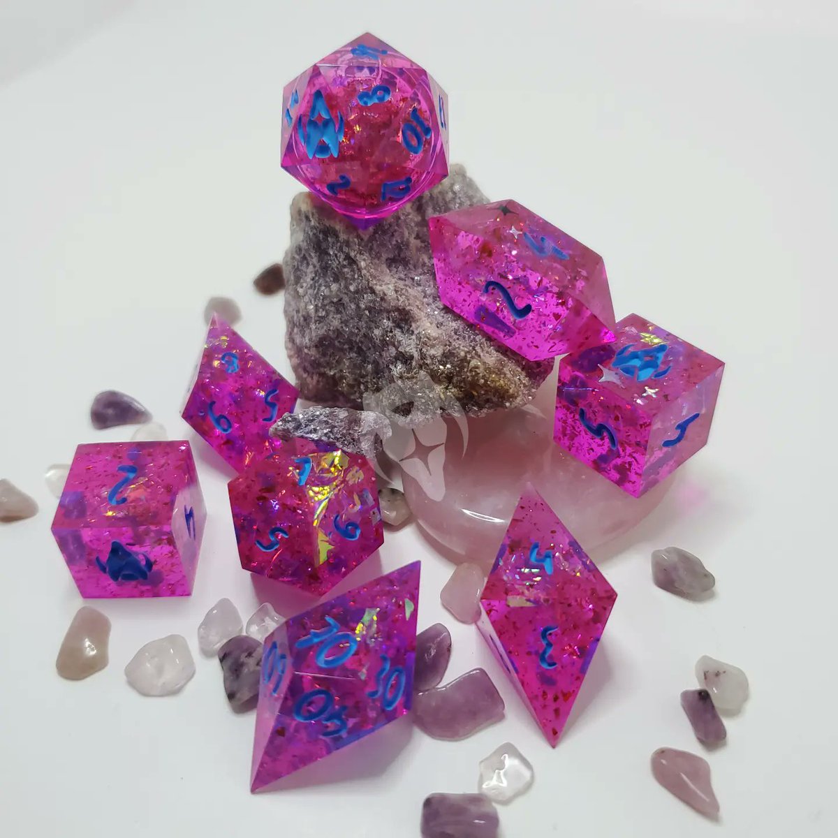 Flyingfoxdice's tweet photo. You Make My Heart Go Doki Doki!
A fun and vibrant set of dice that will be part of this months dice drop. And that D20 is a liquid core 👀
#HandmadeDice #FlyingFoxDice #Valentines #DokiDoki https://t.co/yfpZqvUnB7