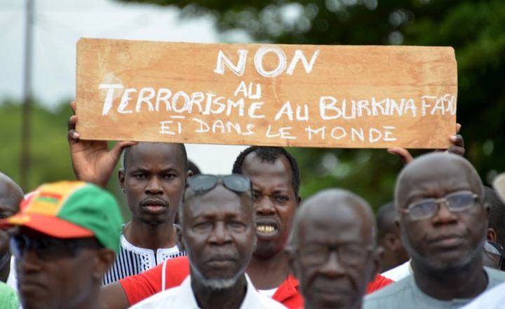 AfriqueFocus's tweet photo. #burkinafaso, Des hommes lourdement armés ont fait irruption, le mercredi 2 février 2022, dans les villages de Nimina et Niaré, commune de Kougni, province du Nayala (Toma) et ont intimé l’ordre aux enseignants des établissements scolaires de fermer. 

#CEDEAO #UEMOA #terrorisme https://t.co/6GLTwlQi56
