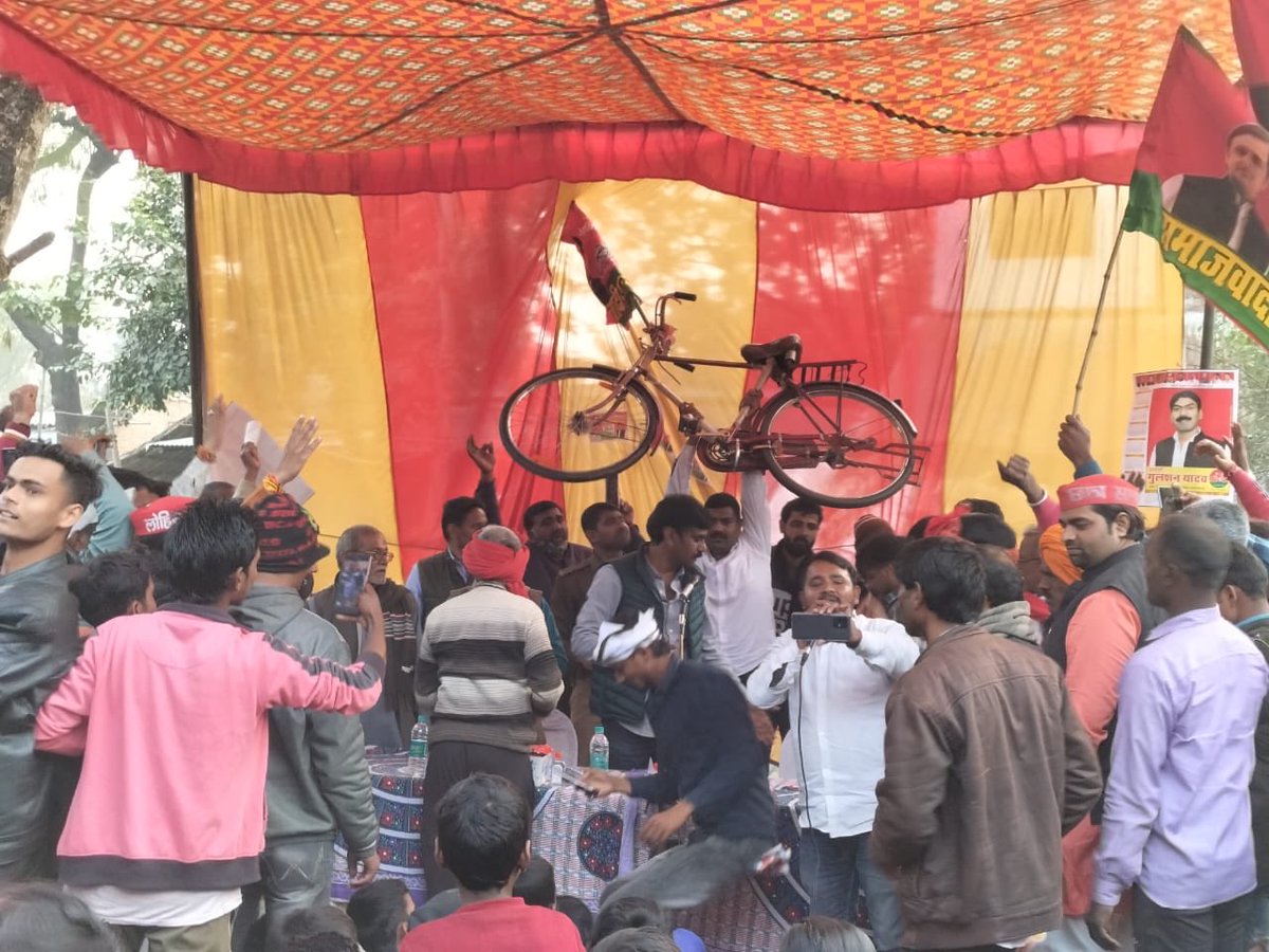 gulshankunda's tweet photo. आज विधानसभा कुंडा क्षेत्र में डोर टू डोर जनसम्पर्क कर लोगों से सहयोग एवं आशीर्वाद की अपील किया।
इस दौरान देवतुल्य जनता जनार्दन का अपार जनसमर्थन एवं आशीर्वाद प्राप्त हुआ। https://t.co/SHRVBdkn9p