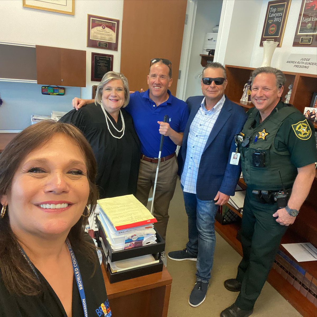 MOBILEMIKE_'s tweet photo. #MobileMike at the #BrowardCountyCourthouse with #Michigan #SupremeCourtJustice Richard Bernstein who we get to spend the day with today. Additionally having the opportunity to stop by and visit all of our incredible Judges and the Amazing team at the state attorney’s office. https://t.co/ZbVT5mYYbG