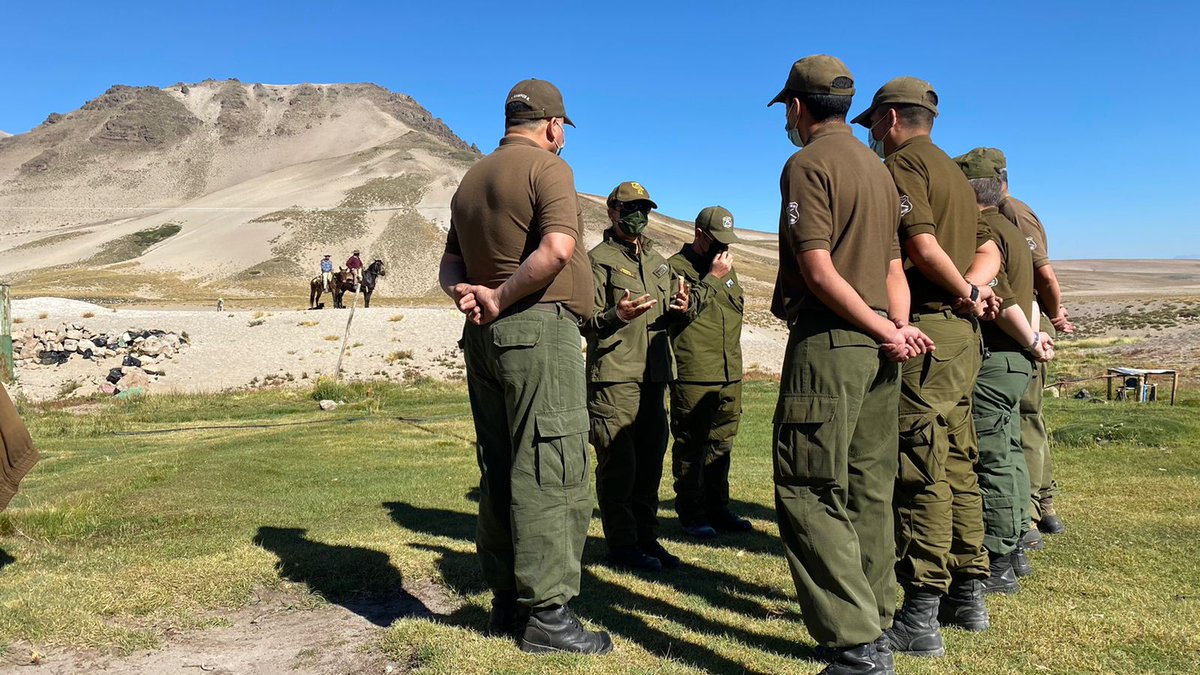 Carab_Maule's tweet photo. Jefa de la VII Zona de Carabineros #Maule, General Berta Robles, encabezó el recambio de personal de las avanzadas fronterizas de #LasCabecerasDelGrande y #PiedrasColoradas en la cordillera de #SanClemente. https://t.co/heO7dgYmmc