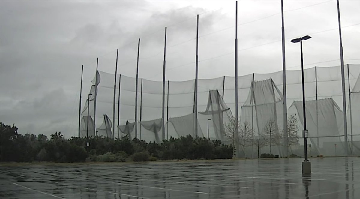 TheBradSowder's tweet photo. Ice storm in San Antonio is pulling down fences at Top Golf. More than 70,000 customers without power in Texas most in Sa. https://t.co/6fzwxNSdUj