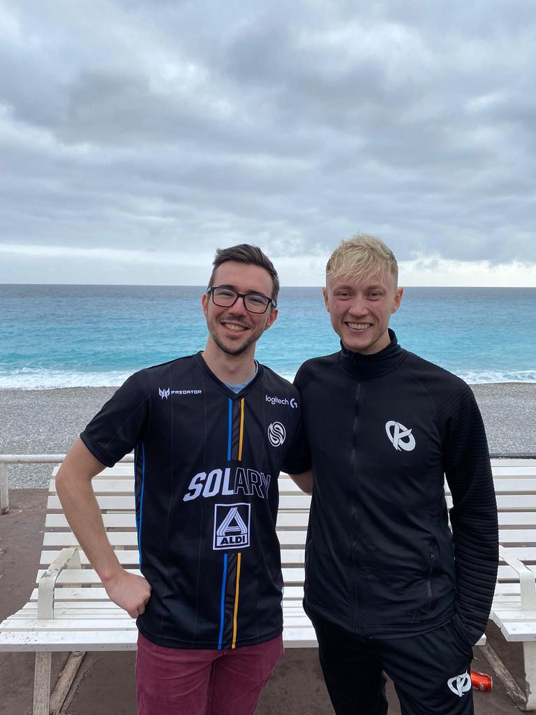 Wakzlol's tweet photo. Le meilleur ADC d'Europe et Rekkles https://t.co/ObDKMWpKcJ