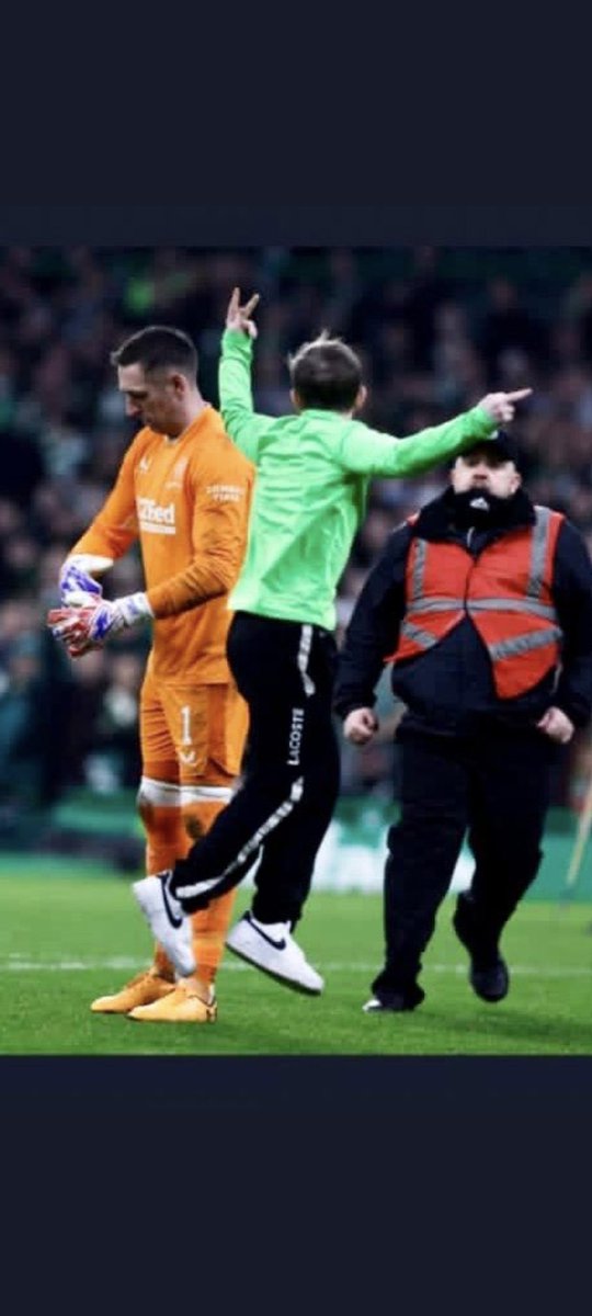 geokoart's tweet photo. Who is this wee guy? I need him to sign some prints once I do this painting for him 🤣 https://t.co/Bc7CXe6lxY