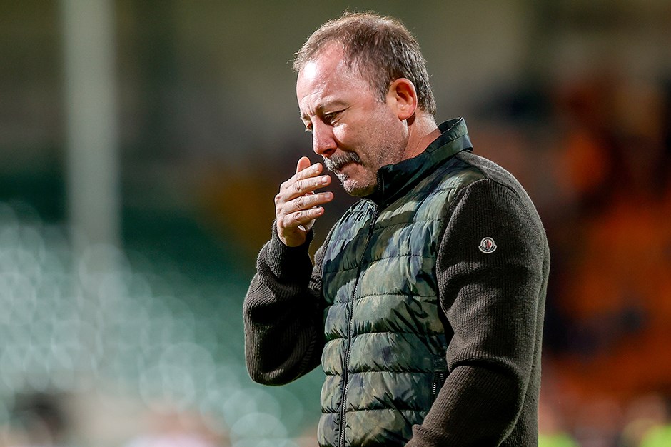 Kulübün içinden bir bilgiyi paylaşayım.

SERGEN YALÇIN İLE ANLAŞILDI. ✅ 
SÖZLEŞME 1+1 YILLIK ✅
1.1M EURO YILLIK ÜCRETİ ✅

Olası Alanyaspor mağlubiyetinin ardından hoca göreve başlayacak. Maç kazanıldığı taktirde sezon sonu. Bana gelen bilgi net. Gerçekleşmezse hesabı kapatırım