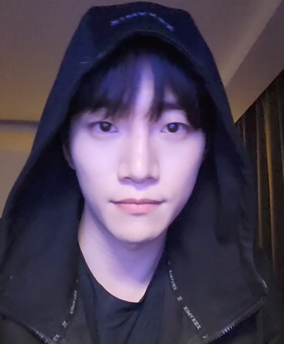 0315_minnie's tweet photo. //( ◕‿‿◕ )\ 💛💛
#2PM #이준호 #JUNHO #Insta_Live https://t.co/w6mrsrRL56