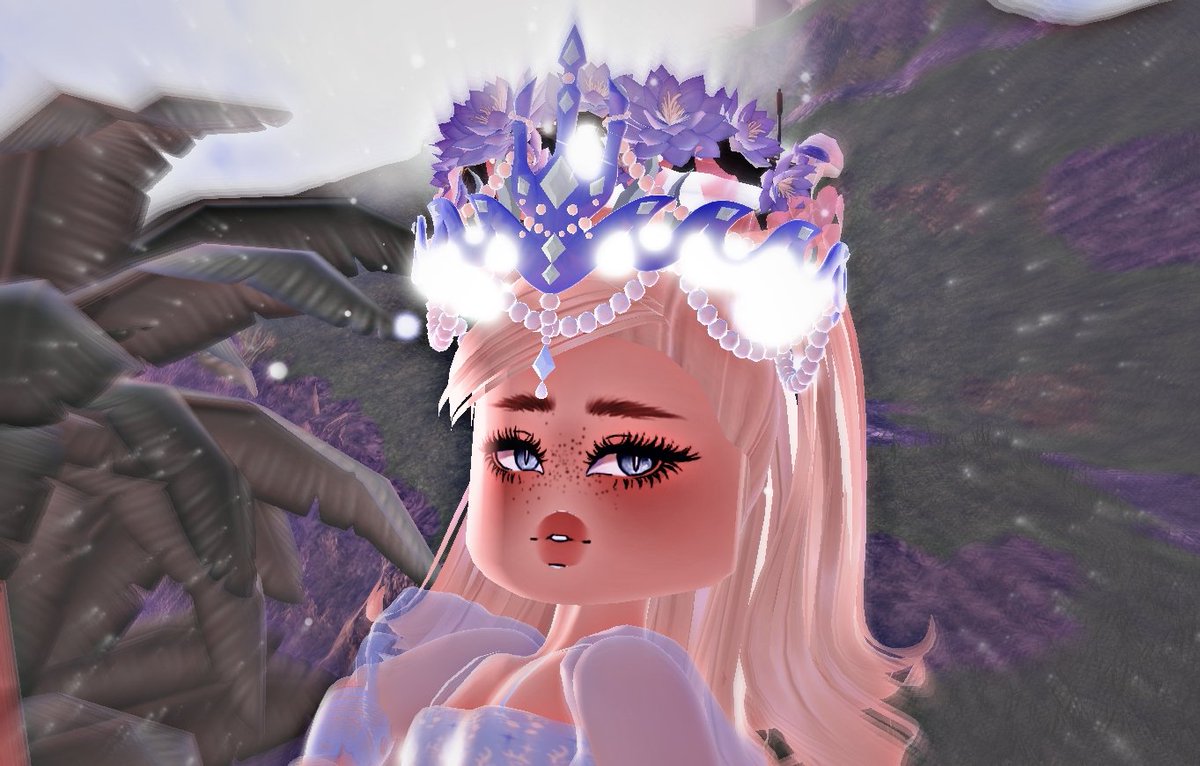 aurroses's tweet photo. Winter Halo + 100k Giveaway !!

• just follow @Briannniii 
@geminiinimegII, @henrayyy and like to join !
#royalehigh https://t.co/eLkAuDbIgt