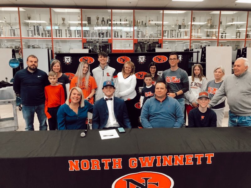 zachjohansen5's tweet photo. officially a ole miss rebel. hotty toddy🔴🔵 @OleMissFB @Collins_OleMiss @heathdedeaux @CoachCPartridge @NGHSFootball https://t.co/8xWIhmIAQN