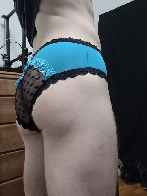 1 pic. Got some new undies ;3c https://t.co/mZEjNWqNCT