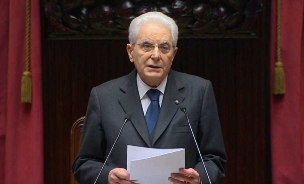 Quirinale's tweet photo. #Mattarella: Il mio pensiero, in questo momento, è rivolto a tutte le italiane e a tutti gli italiani: di ogni età, di ogni Regione, di ogni condizione sociale, di ogni orientamento politico. E, in particolare, a quelli più in sofferenza https://t.co/orCU4USdUG