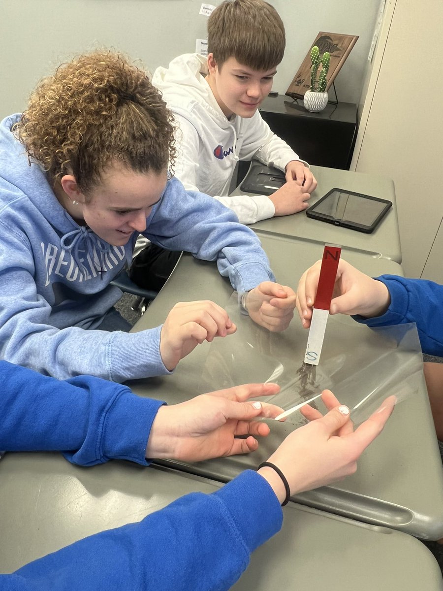 scholz20's tweet photo. New unit in Science 8 today - magnetic and electric fields @BertrandVikings #SAIL https://t.co/N8TcvMH4Qm