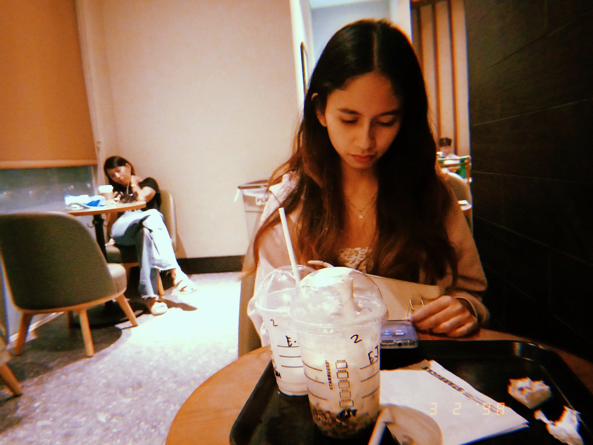 roiadvincula's tweet photo. but i'll take them down and open up the doors for you 🤍 @whatisithood https://t.co/rCu4qGALNF
